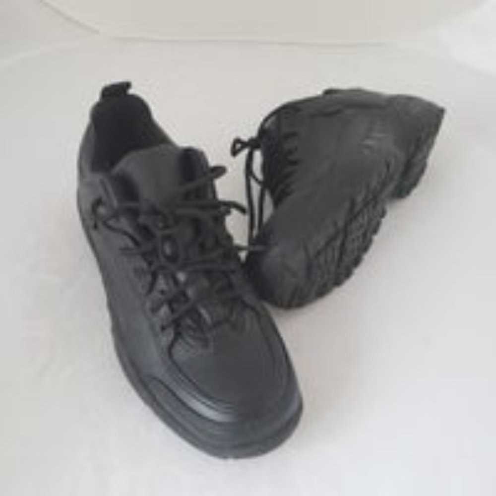 Mens Black Reebok shoes Size 8.5